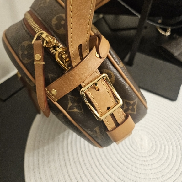 Louis Vuitton Boite Chapeau MM Crossbody Bag - Picture 4 of 14